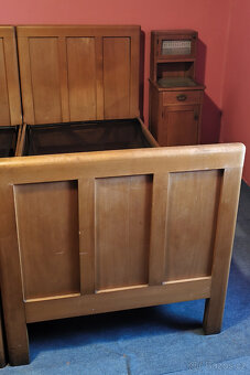 Prodej historické postele + dva noční stolky - 5