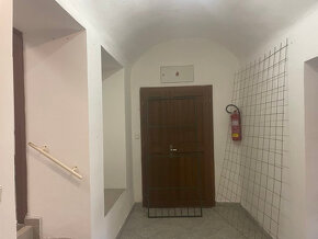 Pronájem velké prodejny v centru města Moravské Budějovice. - 5