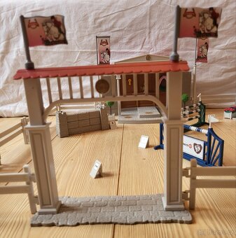 SCHLEICH 42160 Velké parkurové závodiště s příslušenstvím - 5