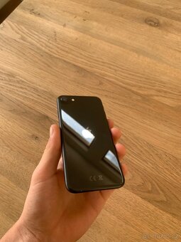 Apple iPhone SE 2022 (5G)-baterie 93%-zachovalý stav - 5