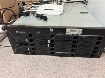 Predám server s diskami – ideálny na NAS, úložisko alebo tes - 5