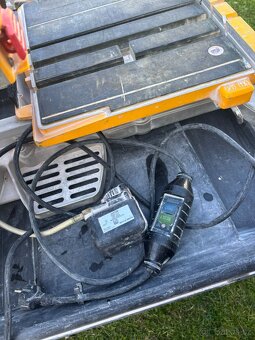 Řezačka dlažby a obkladů DeWALT D36000 - 5