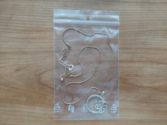 Nový náhrdelník s přívěskem čtyřlístek a podkova pro štěstí - 5