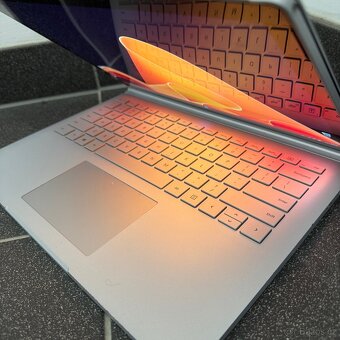Microsoft Surface Book 2 | i-7 core | 16gb RAM | GTX 1050 - 5