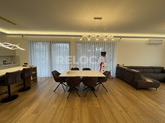 Dvojdům, novostavba a rekonstruovaný RD, 2x 200m2, pozemek 7 - 5