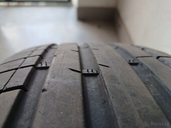 Samozacelující letní pneu značky Hankook Ventus S1evo 235/55 - 5