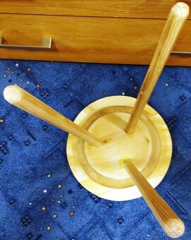 Květinový stolek na trojnožce.,., - 5