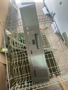 Prodám na díly vestavnou myčku Miele 4910SCI - 5