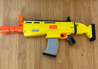 Nerf pistole + doplňky - 5