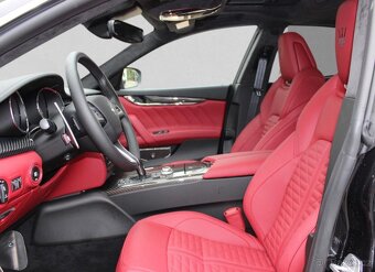 Maserati Quattroporte - 5