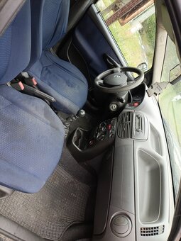 Fiat Punto 1.2-16ventil ,59kW ,r.v.2003 rozprodám na ND - 5