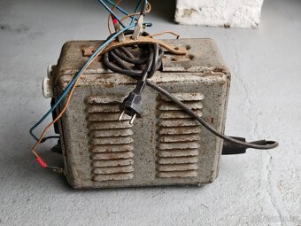 Prodám historickou auto nabíječku na 6, 12 a 24 V - 5