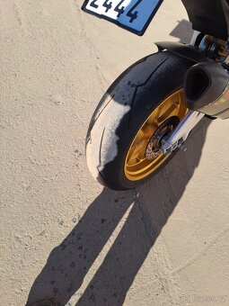 Aprilia rsv4 factory - 5