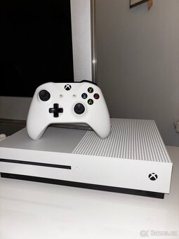 Xbox One S - 5