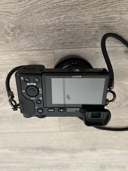 Sony A6000 a Sigma 56mm + 2 příslušenství - 5