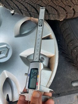 kola 205/60 R16 Grand Scenic - 5