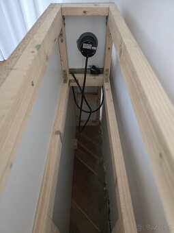 Prodám vlastnoručně vyrobeny nábytek (peřiňák za postel) - 5