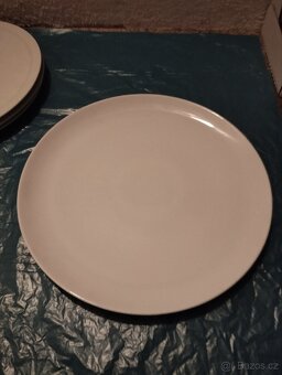 Prodám nepoužité talíře a sklo z restaurace - 5