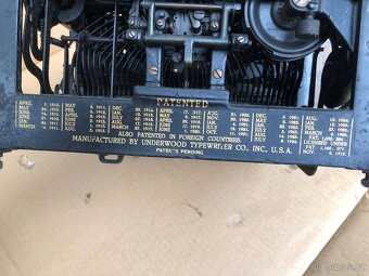 Dva staré psací stroje - 5