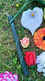 Umělé a voskované vazbové květy na aranžování - 5