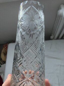 Broušená skleněná váza - 5