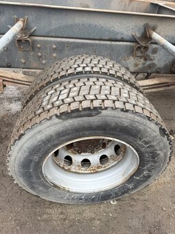 Kola + Pneu 305/70 r22,5 - 5
