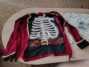 Doplňky na karneval a kostým piráta,plyšový Patrik a batůžek - 5