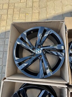 ORIGINÁL Alu Volkswagen VALENCIA R19, 5x112 - TOP STAV - 5