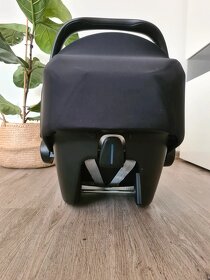 Autosedačka Maxi Cosi Tinca i-Size Essential Black 2020 - 5