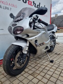 Triumph Daytona 955i - 5
