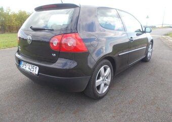 Volkswagen Golf 1,6 75 kw perf. stav benzín manuál 75 kw - 5