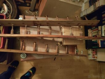 Nástěnné věšáky staré natřené - 5