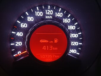 Kia Cee'd hatchback - 5
