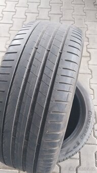 Prodám 2 x letní pneu Pirelli 235/45/18 - 5