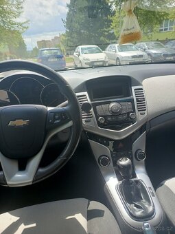 Chevrolet Cruze 1.8 104 kW rok 2011 2 majitel - 5