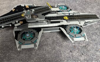 LEGO Avengers Helicarrier - 5