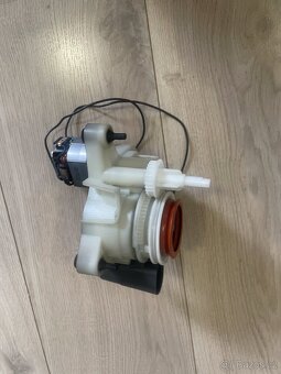 Prodám kávovar DeLonghi ECAM 23.420 SB – na díly / k opravě - 5