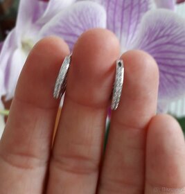 Nové dámské stříbrné kruhové náušnice 925 kroužky třpytivé - 5