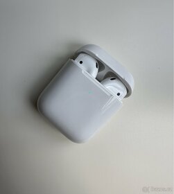 Sluchátka Apple AirPods, bezdrátové nabíjení (2019) - 5