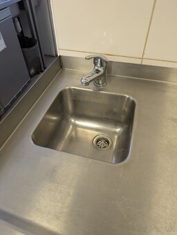Gastro stůl s dvěma dřezy - 5