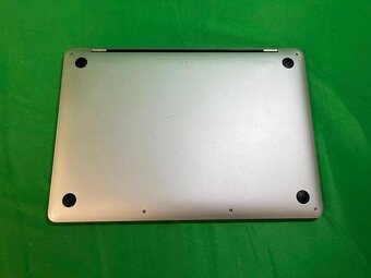 MacBook Pro 13" Retina CZ 2017 Stříbrný - 5