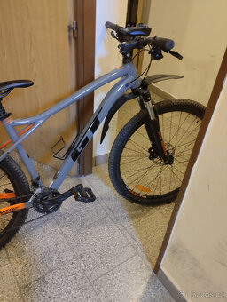 Pánské kolo GT a dětské kolo Scott - 5