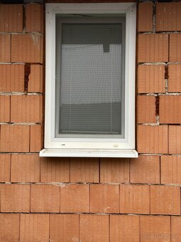 SLEVA-okno+žaluzie+sítě+parapety - 5