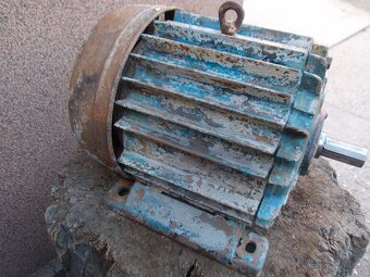 Prodám elektromotor MEZ 5,5kw 960 ot. 380V - 5