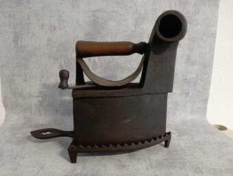 Značená německá velmi stará komínová žehlička (2x svastika) - 5