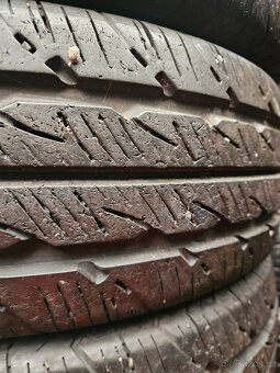 215/70R15C 109/107R  Uniroyal Rain Max - 5