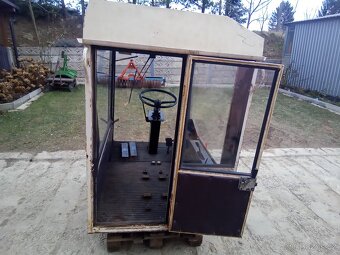 Kabina ze řezačky Toro - 5