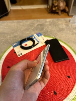 Prodám iPhone SE2020 64gb (100% kondice baterie) - 5