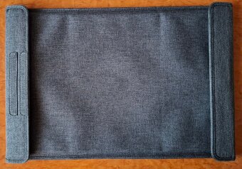 Prodám LCD monitor ASUS MB 16 AH, úhlopříčka 15,6", přenosn - 5