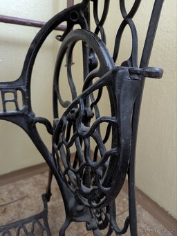 Stolek z šicího stroje - 5